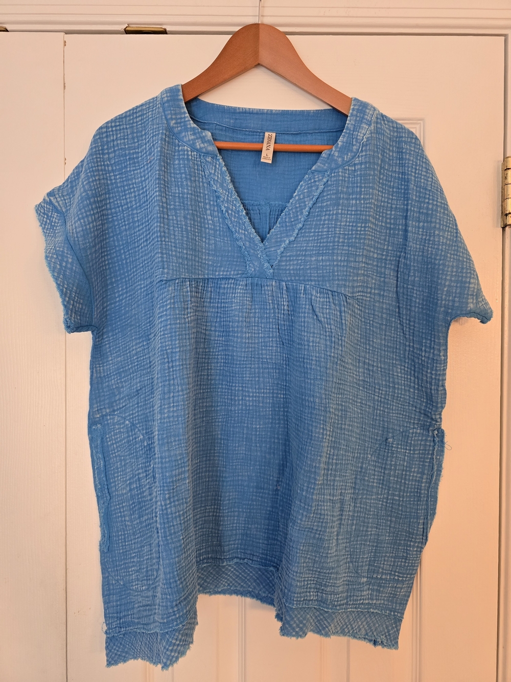 NWOT Zenana Outfitters Blue V-Neck Short Sleeve Shirt - Large